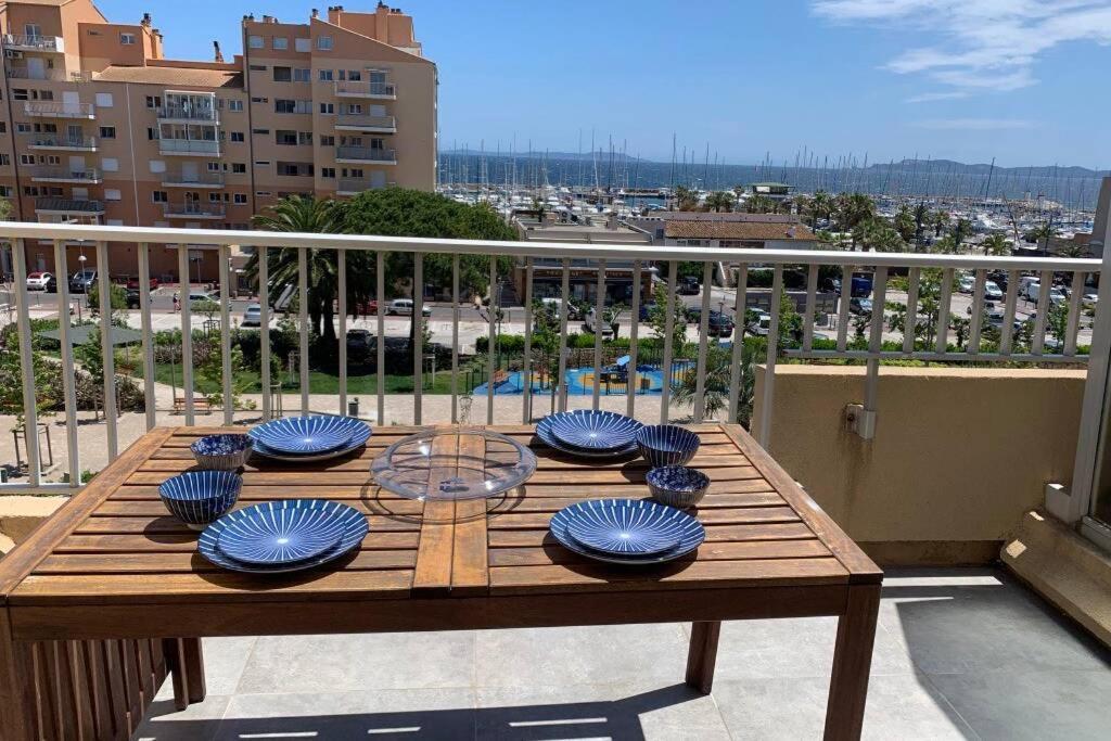 L'Effet Mer, Duplex Sur Le Port Avec Ses 2 Terrasses Vue Mer 耶尔 外观 照片